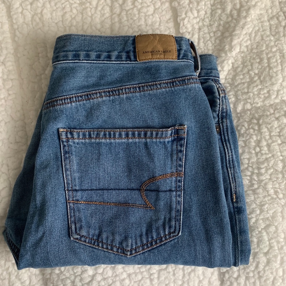 Size 12 AE Mom jean